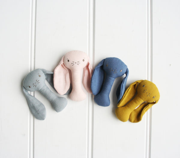 Bobby Bunny Stick Rattle Grey Linen